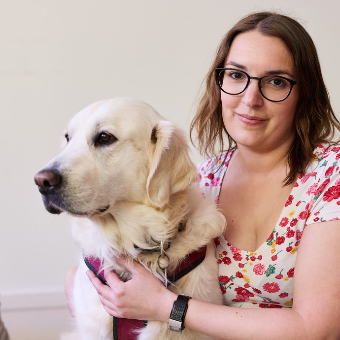 Golden Retriever Hündin Aimy mit Lehrerin Frau Hoffmann