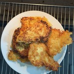 Teller mit Kartoffelpuffern (vergrößerte Bildansicht wird geöffnet)