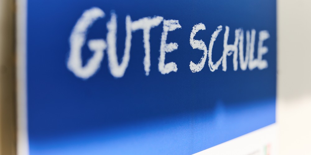 Foto eines Schildes mit der Aufschrift: "Gite Schule"