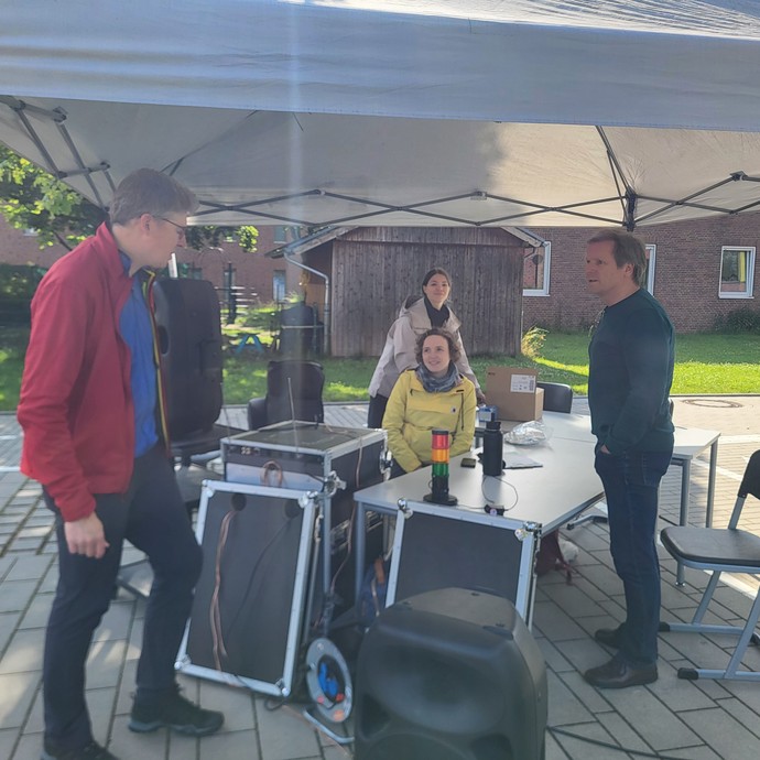 Pavillon mit Musikanlage (vergrößerte Bildansicht wird geöffnet)