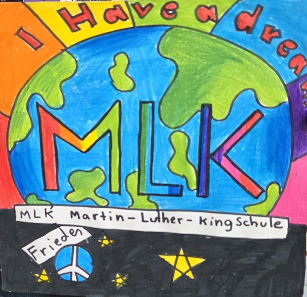 Siegerbild mit Weltkugel und MLK-Schriftzug