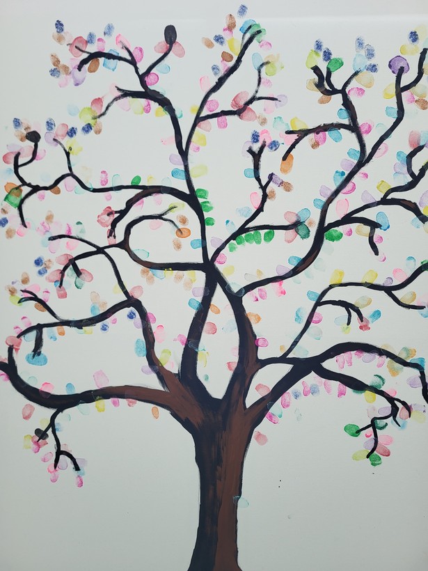 Bild Friedenskunst: Ein Baum mit Blättern